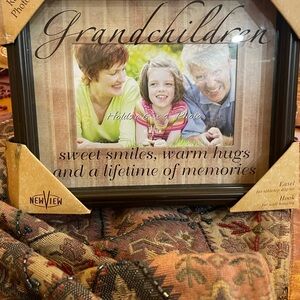 NEW VIEW Elegant brown Picture Frame with Sentimental Accents GRANDCHILD 6x4 New